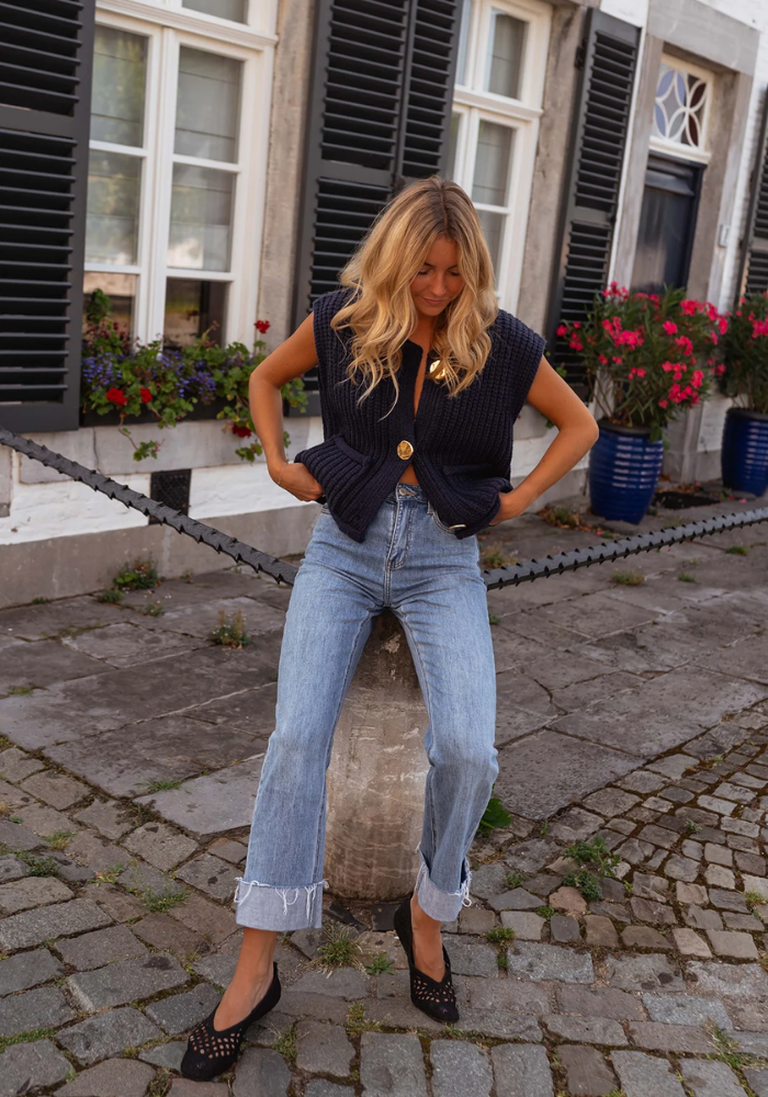 FENJA™ | THE STYLISH LAYERING KNIT VEST